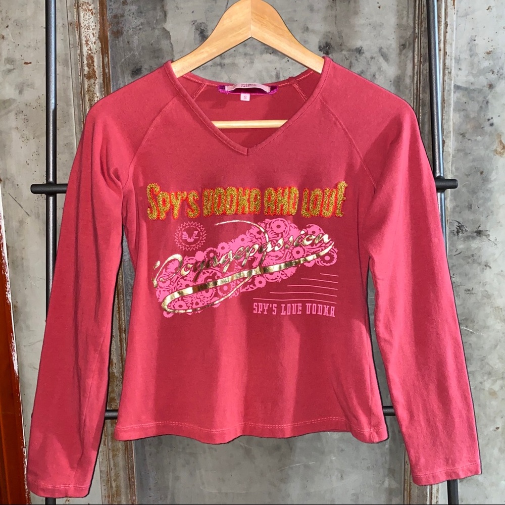Voyage Passion Spy’s Vodka & Love Red Tee Shirt